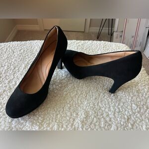 Clarks Indigo - Black Suede Pumps EUC Size 8